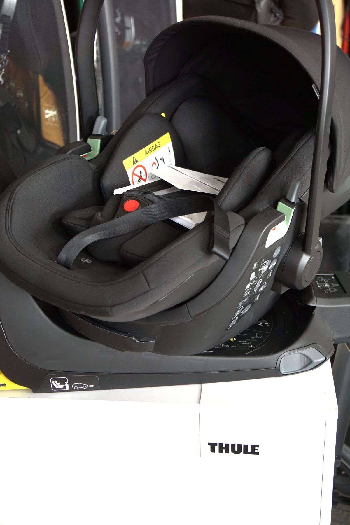 Thule-Marple-mit-Alvi-in-Rosenheim-Babyschale